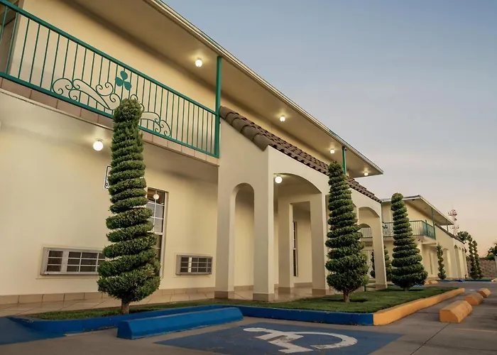 Hotel Trébol Inn